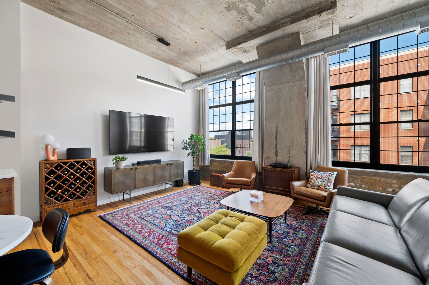 17 N Loomis Street 4D