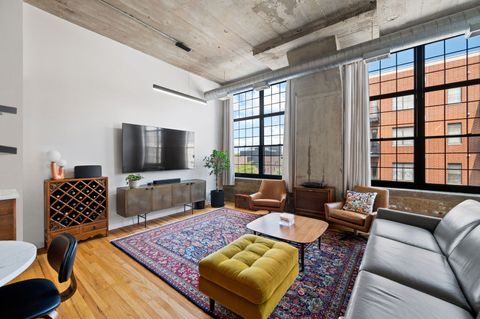 Tiny photo for 17 N Loomis Street #4D, Chicago, IL 60607 (MLS # 12585704)