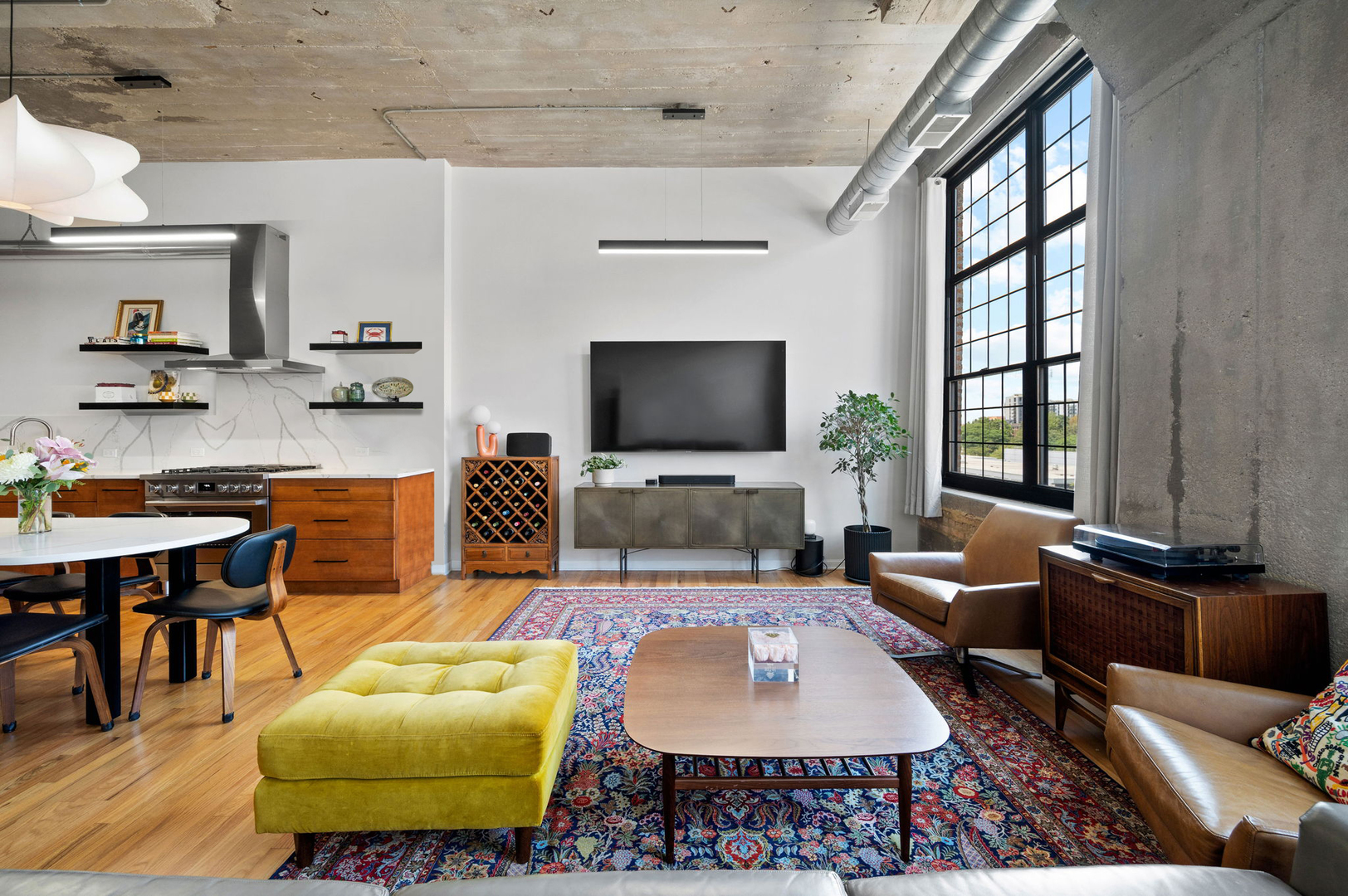 17 N Loomis Street 4D