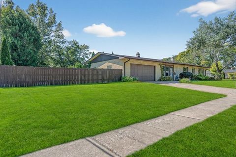 Tiny photo for 183 Saint Marys Parkway, Buffalo Grove, IL 60089 (MLS # 12478881)