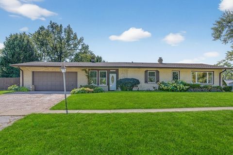 Photo of 183 Saint Marys Parkway, Buffalo Grove, IL 60089 (MLS # 12478881)