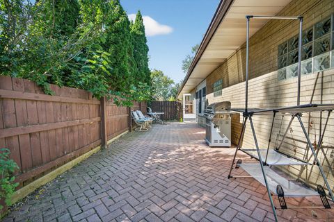 Tiny photo for 183 Saint Marys Parkway, Buffalo Grove, IL 60089 (MLS # 12478881)