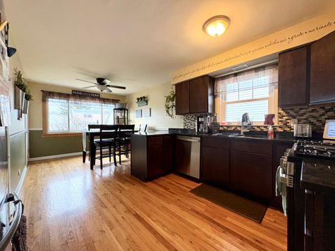 Tiny photo for 2841 W 100th Place, Evergreen Park, IL 60805 (MLS # 12546006)