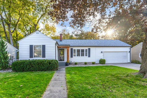 Photo of 3202 15th St A Street, Moline, IL 61265 (MLS # 12783457)