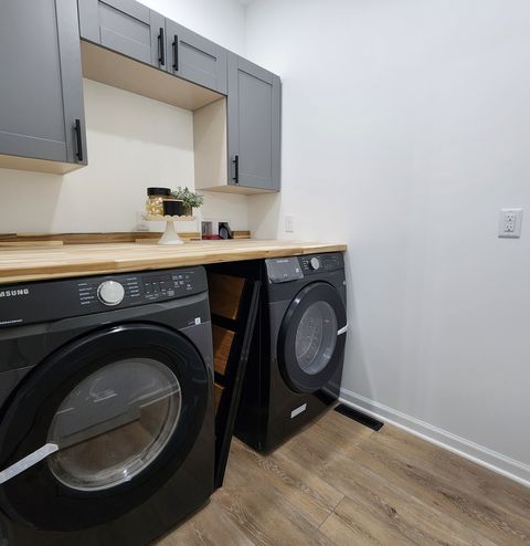 Tiny photo for 422 View Street, Ottawa, IL 61350 (MLS # 12469291)