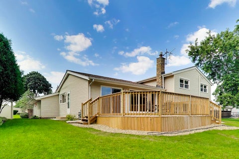 Tiny photo for 2307 N Kennicott Drive, Arlington Heights, IL 60004 (MLS # 12750547)