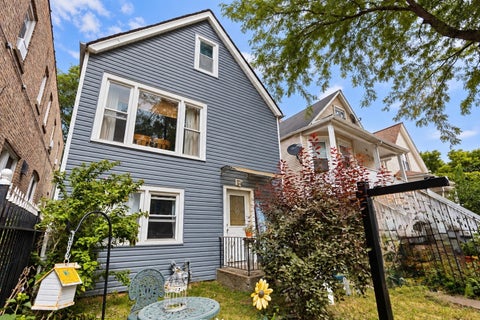 Photo of 3906 W Montrose Avenue, Chicago, IL 60618 (MLS # 12769177)