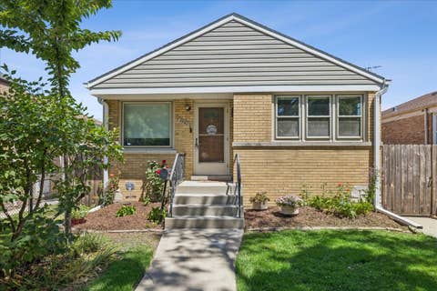 Photo of 7542 W Bryn Mawr Avenue, Chicago, IL 60631 (MLS # 12666734)