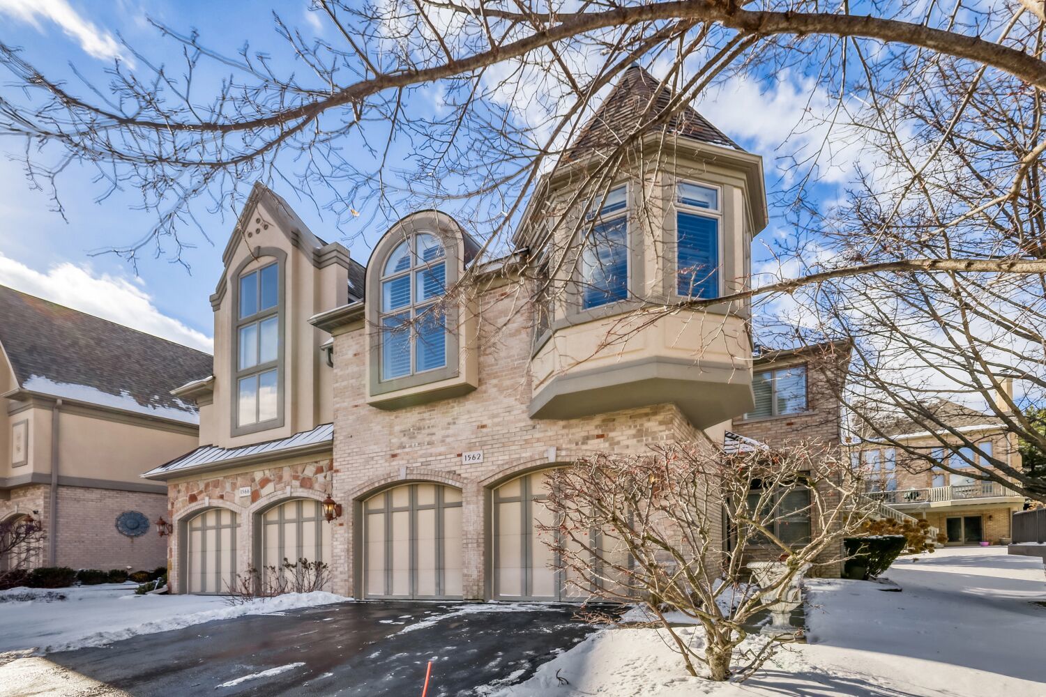 1562 S Paul Le Comte Court