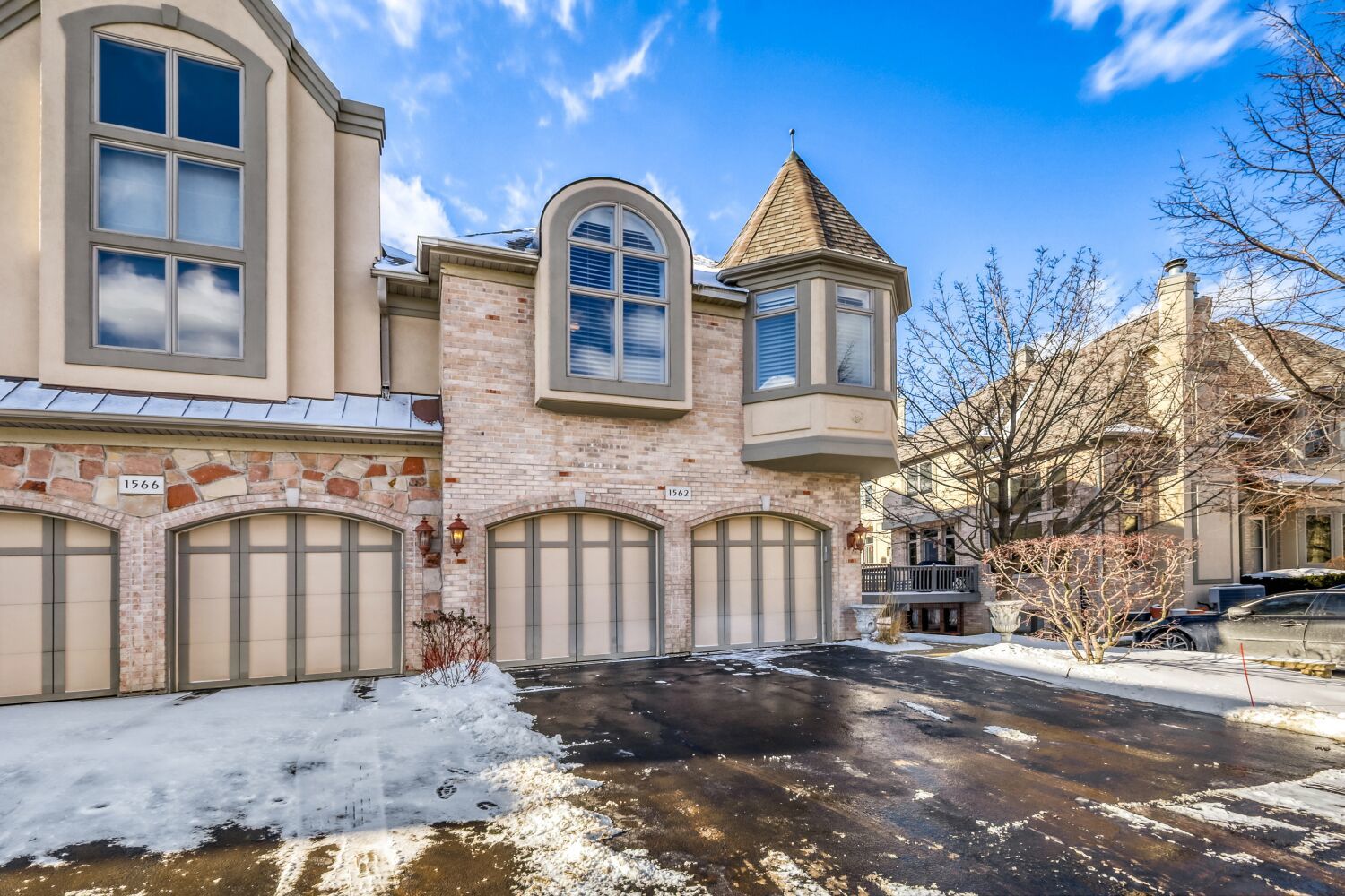 1562 S Paul Le Comte Court