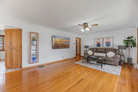 Tiny photo for 253 Heather Avenue, Grayslake, IL 60030 (MLS # 12638984)