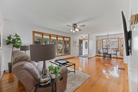Tiny photo for 253 Heather Avenue, Grayslake, IL 60030 (MLS # 12638984)