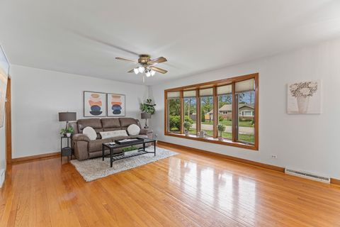 Tiny photo for 253 Heather Avenue, Grayslake, IL 60030 (MLS # 12638984)