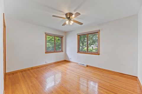 Tiny photo for 253 Heather Avenue, Grayslake, IL 60030 (MLS # 12638984)