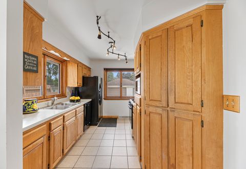 Tiny photo for 253 Heather Avenue, Grayslake, IL 60030 (MLS # 12638984)