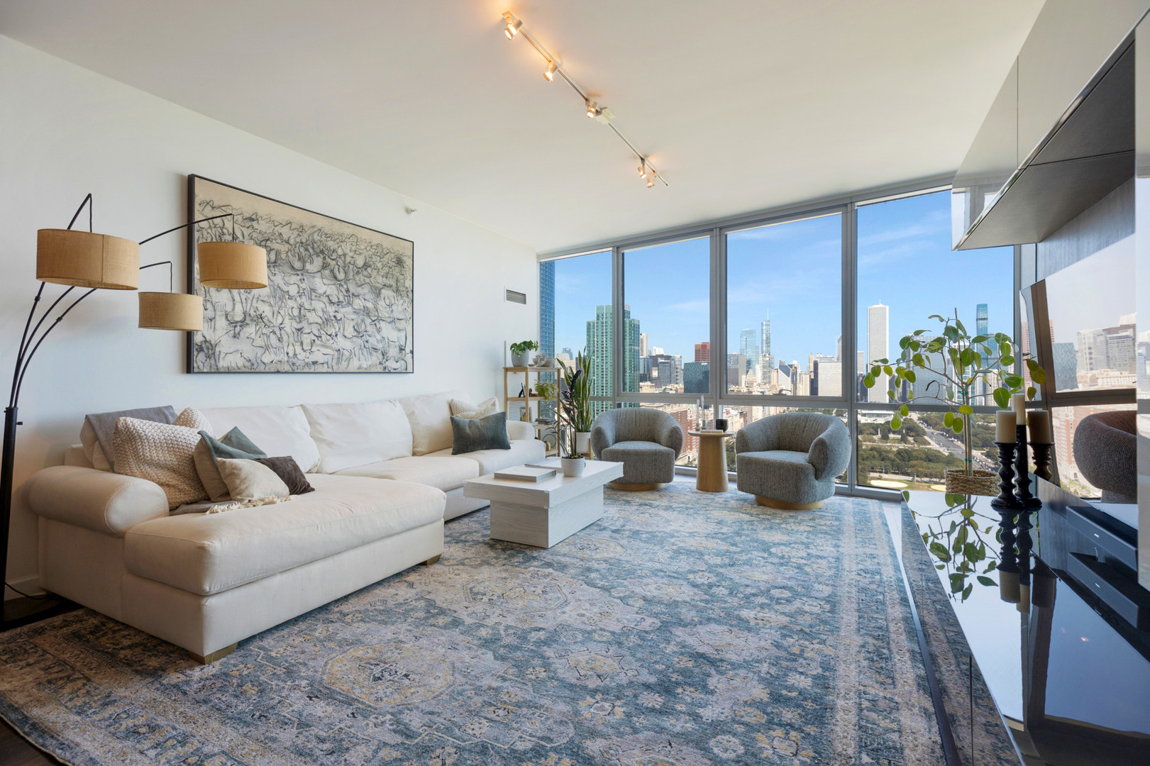 1201 S Prairie Avenue 3602
