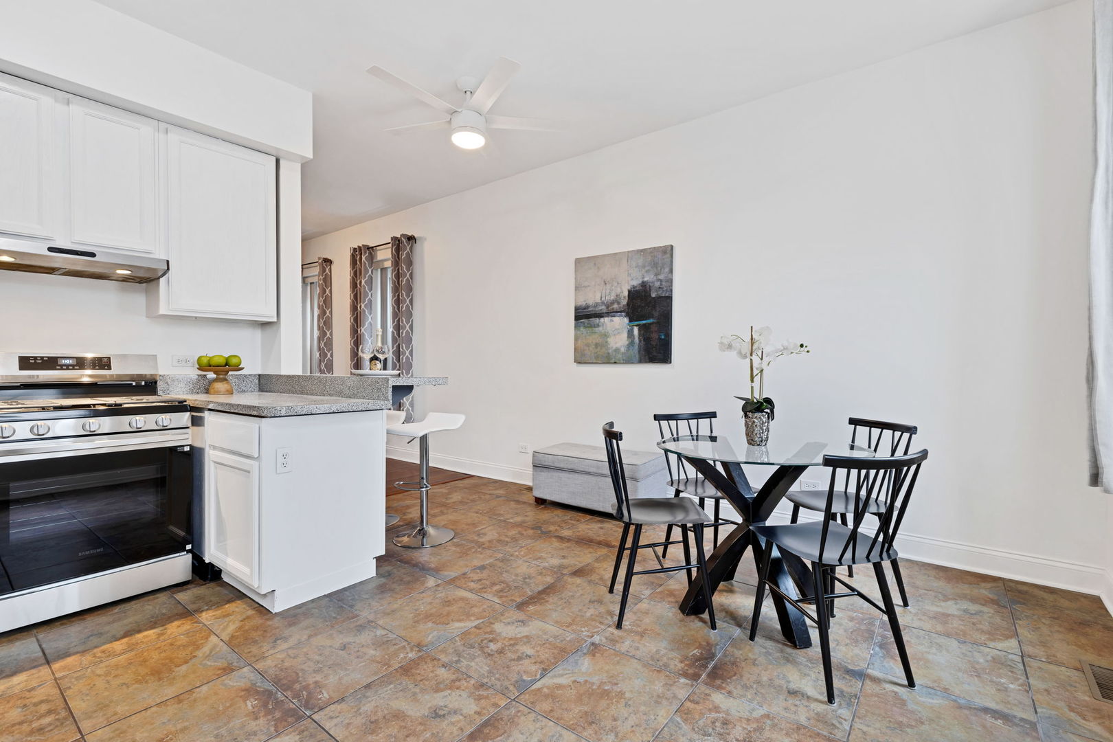 918 W 35th Place