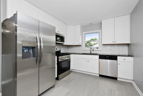 Tiny photo for 3914 153rd Street, Midlothian, IL 60445 (MLS # 12711860)