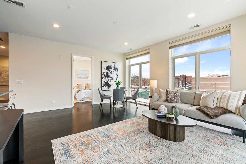 5 N Oakley Boulevard 201