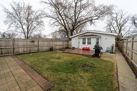 Tiny photo for 4600 Warsaw Avenue, Lyons, IL 60534 (MLS # 12587136)