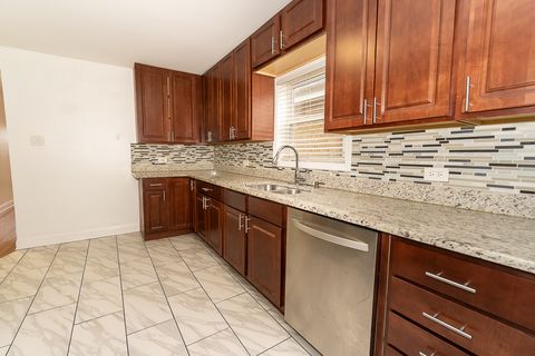 Tiny photo for 4600 Warsaw Avenue, Lyons, IL 60534 (MLS # 12587136)