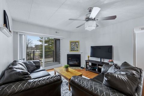 Tiny photo for 73 W Pier Drive #201, Westmont, IL 60559 (MLS # 12573870)