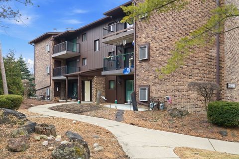 Tiny photo for 73 W Pier Drive #201, Westmont, IL 60559 (MLS # 12573870)