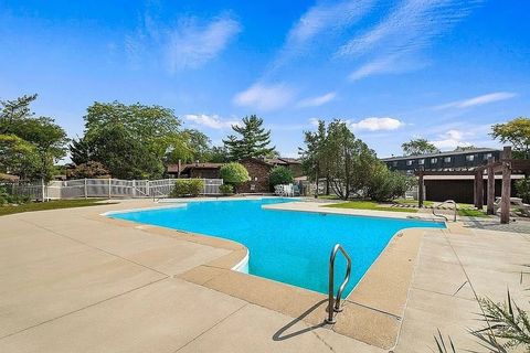 Tiny photo for 73 W Pier Drive #201, Westmont, IL 60559 (MLS # 12573870)