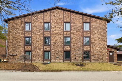 Tiny photo for 73 W Pier Drive #201, Westmont, IL 60559 (MLS # 12573870)