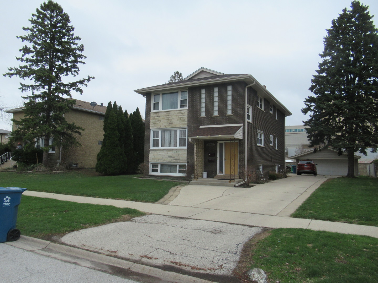 9405 S Kolmar Avenue