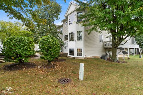 Tiny photo for 311 Hidden Creek Lane #311, North Aurora, IL 60542 (MLS # 12491661)