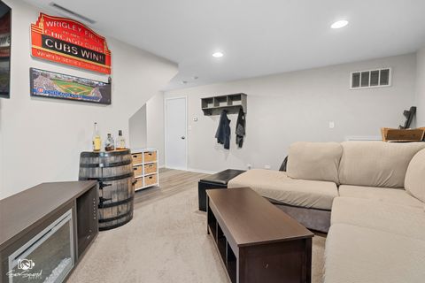 Tiny photo for 311 Hidden Creek Lane #311, North Aurora, IL 60542 (MLS # 12491661)