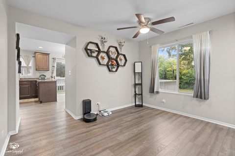 Tiny photo for 311 Hidden Creek Lane #311, North Aurora, IL 60542 (MLS # 12491661)