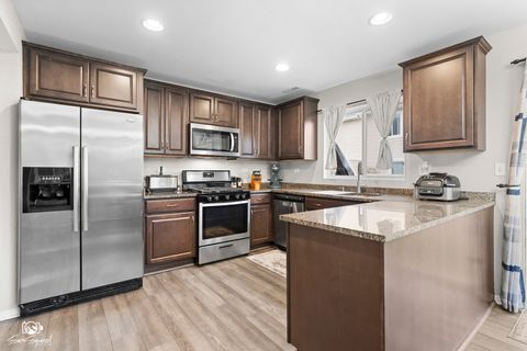 Tiny photo for 311 Hidden Creek Lane #311, North Aurora, IL 60542 (MLS # 12491661)