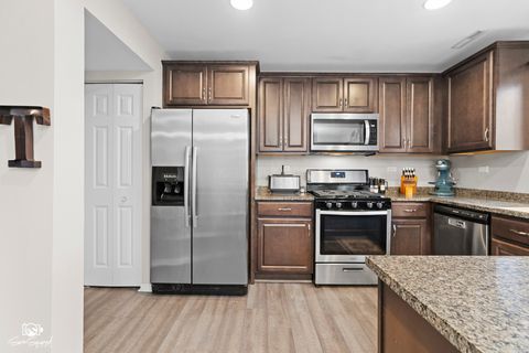 Tiny photo for 311 Hidden Creek Lane #311, North Aurora, IL 60542 (MLS # 12491661)
