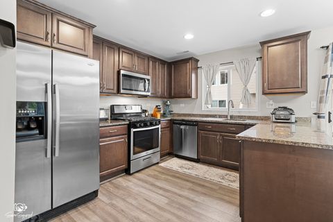 Tiny photo for 311 Hidden Creek Lane #311, North Aurora, IL 60542 (MLS # 12491661)