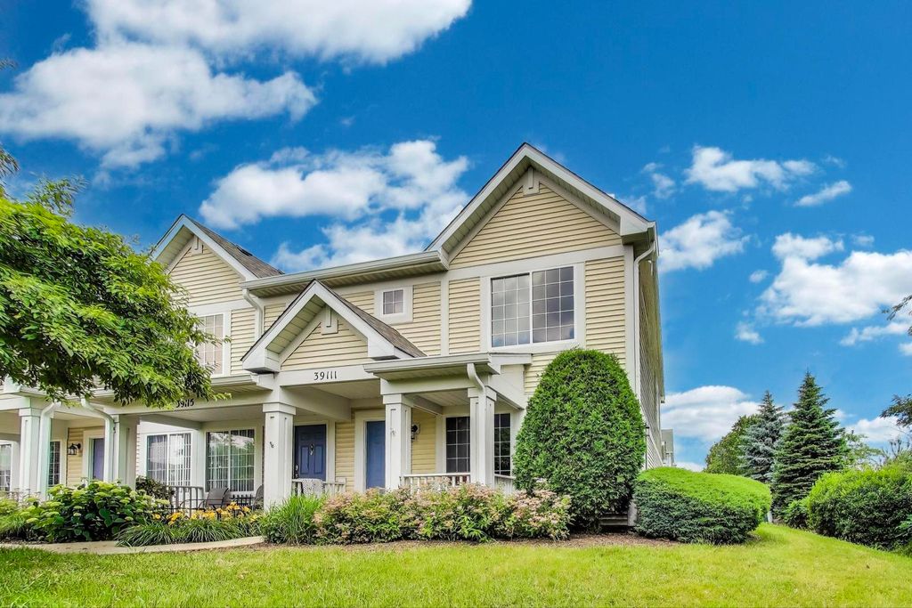 Photo for 39111 N Aberdeen Lane #39111, Beach Park, IL 60087 (MLS # 12377123)