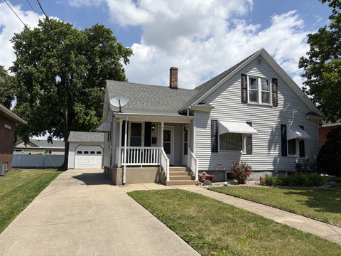Photo of 1915 9th Street, Peru, IL 61354 (MLS # 12672498)