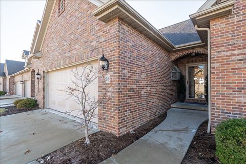 Tiny photo for 28 Prairie Vista Court, Bloomington, IL 61704 (MLS # 12578480)