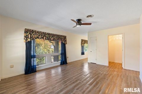 Tiny photo for 1104 KIMBERLY Road #602, Bettendorf, IA 52722 (MLS # QC4269128)