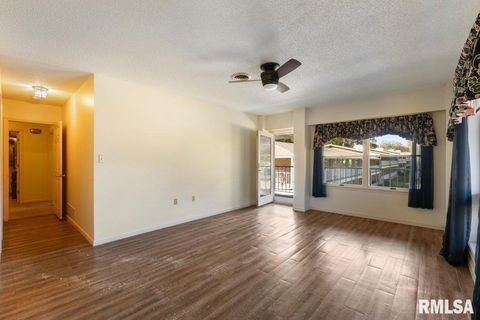 Tiny photo for 1104 KIMBERLY Road #602, Bettendorf, IA 52722 (MLS # QC4269128)