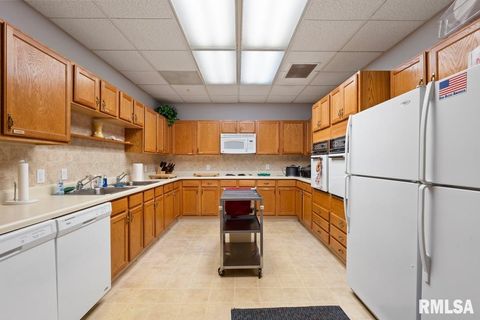 Tiny photo for 1104 KIMBERLY Road #602, Bettendorf, IA 52722 (MLS # QC4269128)