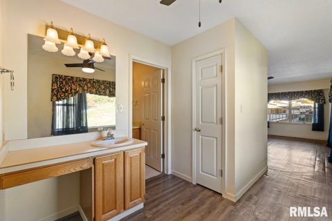 Tiny photo for 1104 KIMBERLY Road #602, Bettendorf, IA 52722 (MLS # QC4269128)