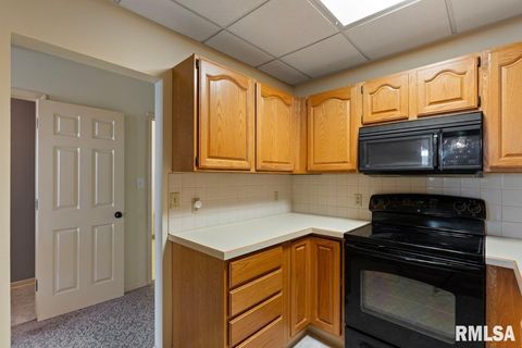 Tiny photo for 1104 KIMBERLY Road #602, Bettendorf, IA 52722 (MLS # QC4269128)