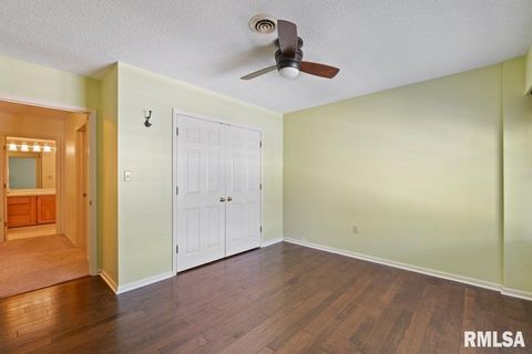 Tiny photo for 1104 KIMBERLY Road #602, Bettendorf, IA 52722 (MLS # QC4269128)