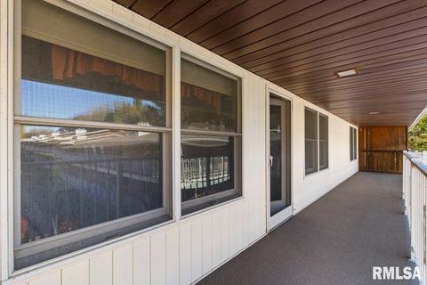 Tiny photo for 1104 KIMBERLY Road #602, Bettendorf, IA 52722 (MLS # QC4269128)