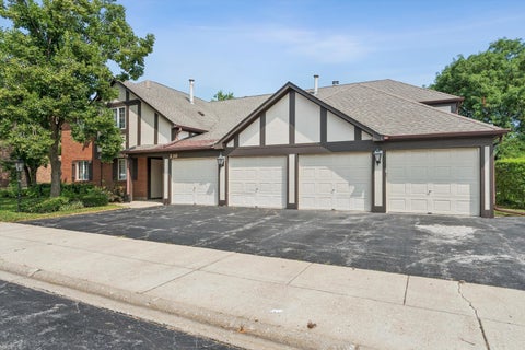 Photo of 230 Windsor Lane #D, Willowbrook, IL 60527 (MLS # 12743032)