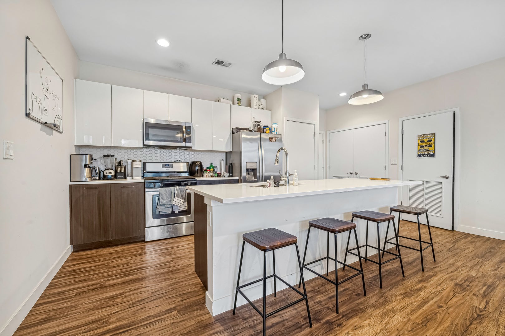1045 W Cornelia Avenue 501