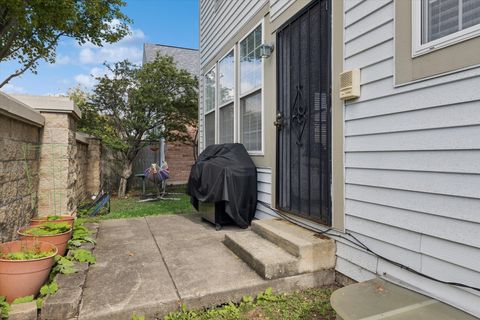 Tiny photo for 1618 Astor Avenue, Oakbrook Terrace, IL 60181 (MLS # 12585587)