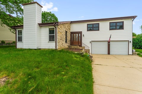 Photo of 119 Garland Court, Glendale Heights, IL 60139 (MLS # 12760526)